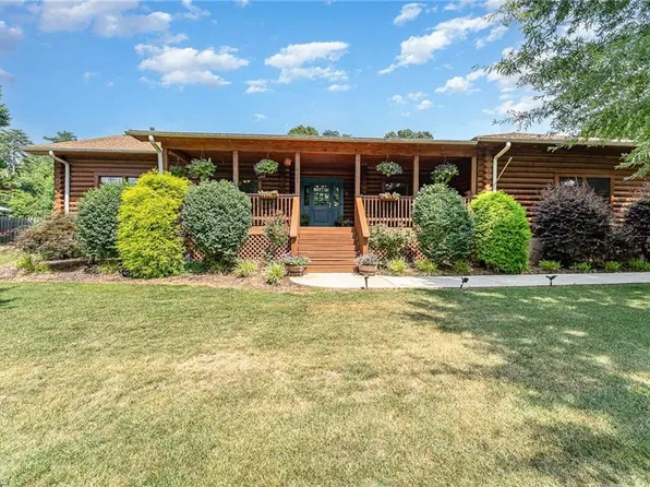 8108 Lariat Dr, Summerfield, NC 27358
