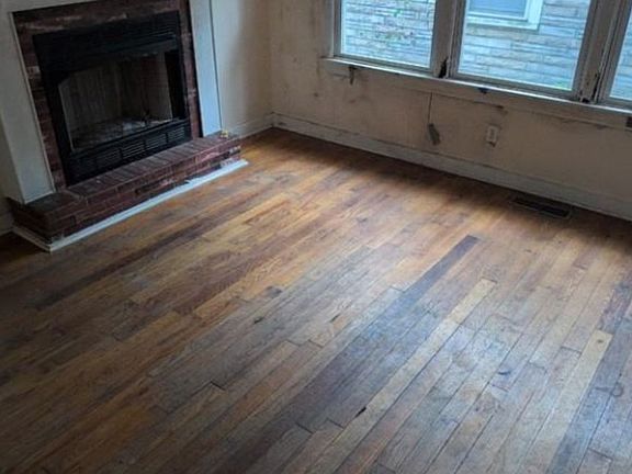 2nd image of 1600 S Pierce St