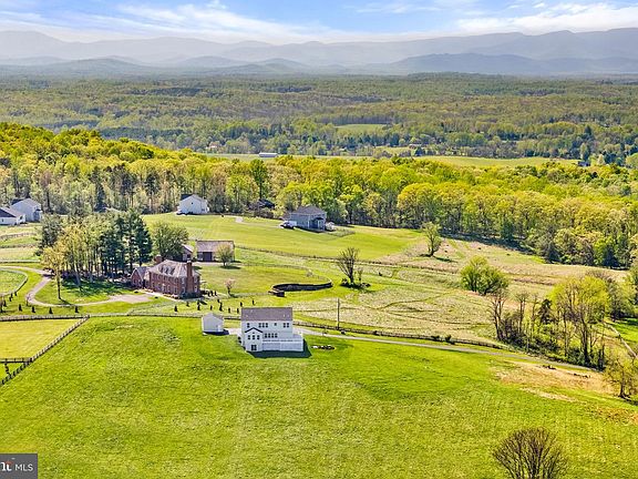 3rd image of 3039 Clearview Farm Ln