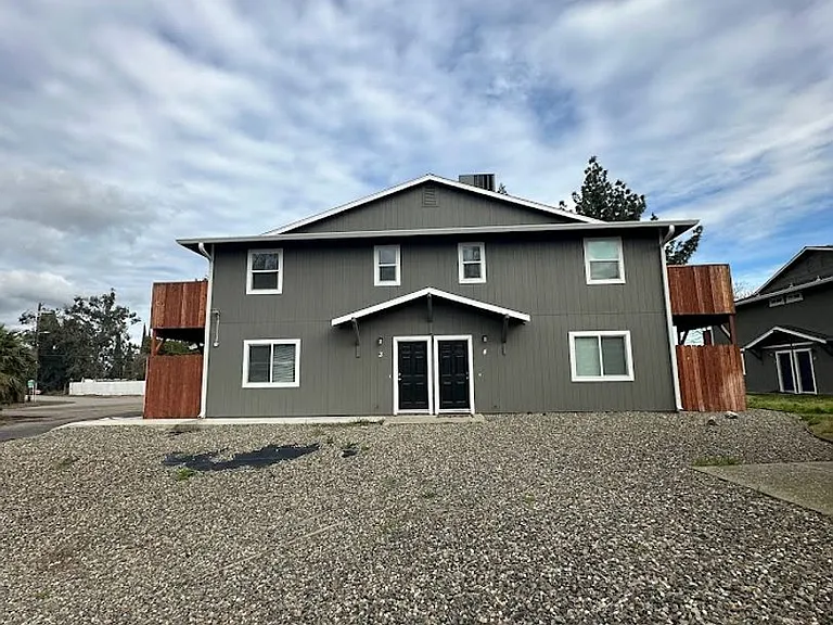 lakeside825 — Photo 1
