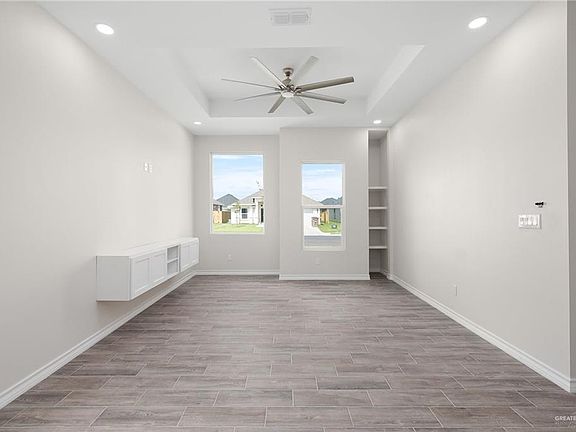 3rd image of 4004 S Rodman Ln