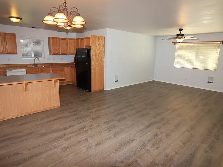 2010 NE Full Moon Dr — Photo 4
