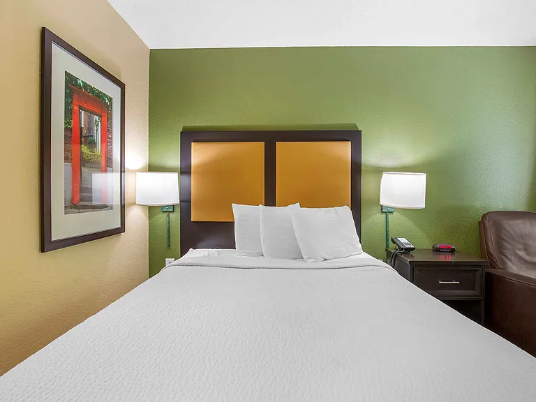 Studio Suite - 1 Queen Bed