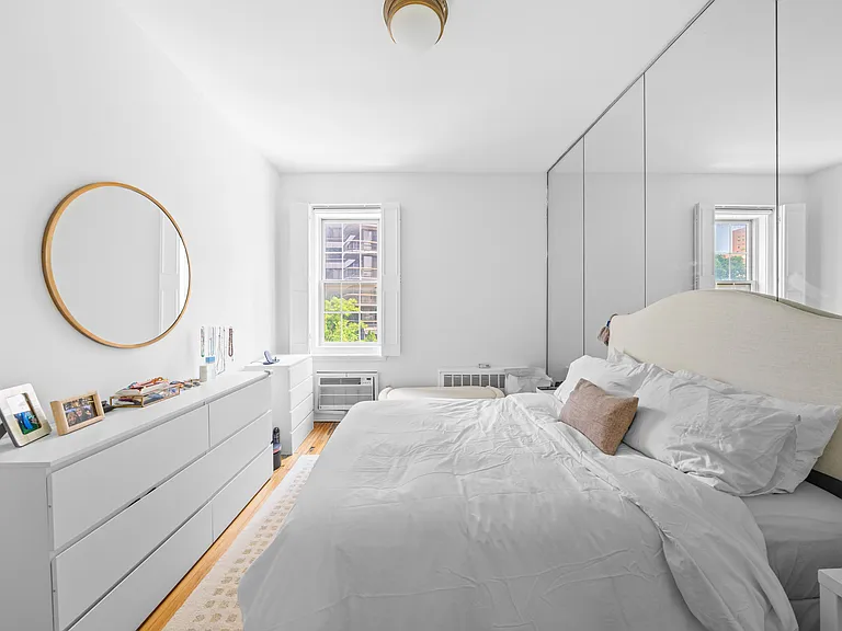 172 E 61st St #4B — Photo 7