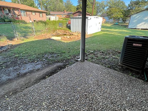 2nd image of 715 Lincoln Hill Cir