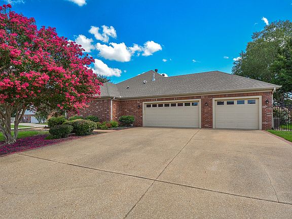 Three Car Garage