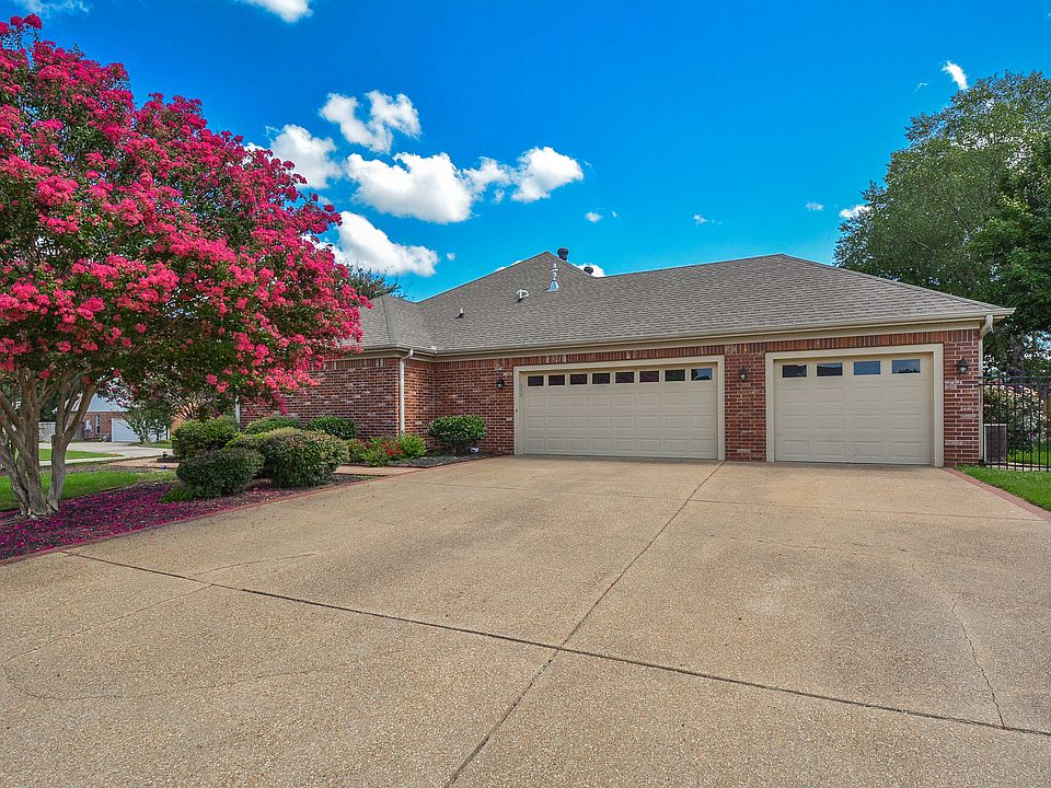 Three Car Garage