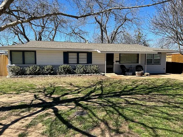 908 Fairview St, Graham, TX 76450