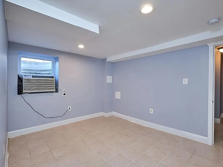 144 Webster St NE — Photo 8