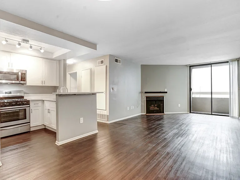 Franklin Place — Photo 25