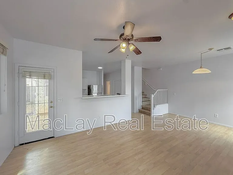 5216 W Albeniz Pl — Photo 2