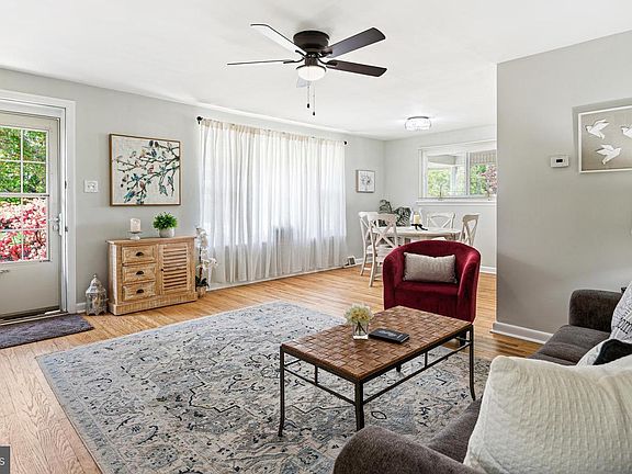 3rd image of 225 Bradley Ave