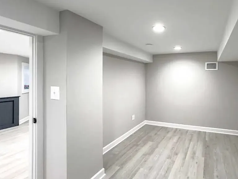 1540 N Hamlin Ave #G — Photo 16