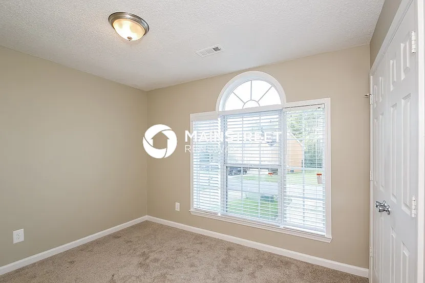 1005 Briarberry Lane — Photo 3