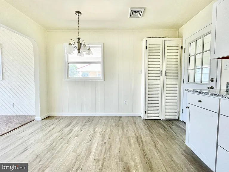 1416 S Governors Ave — Photo 11