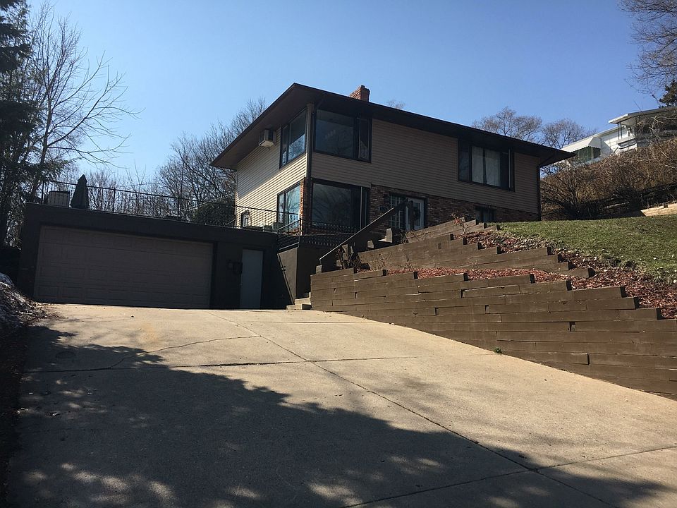1st image of 326 14th Ave S