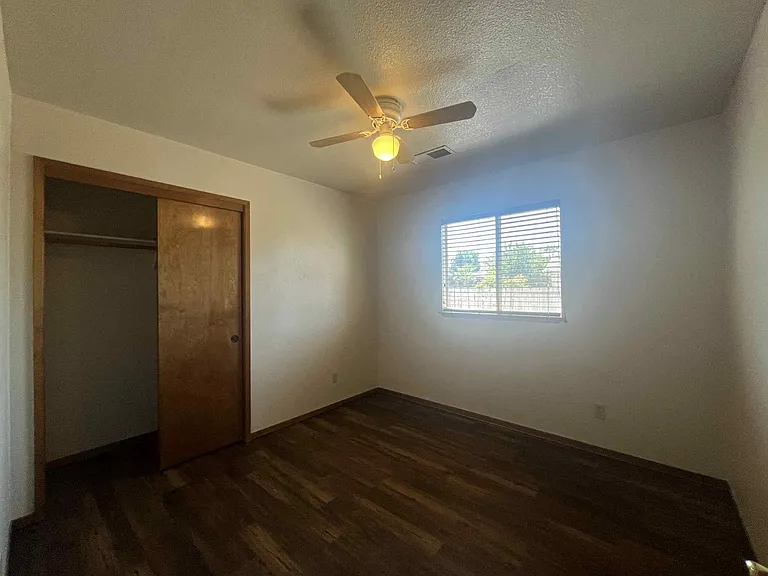 1251 W Davis St — Photo 17
