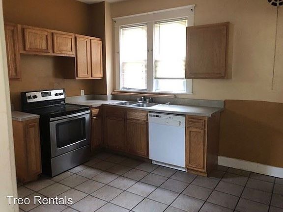 4th image of 2507 Mandery Ave