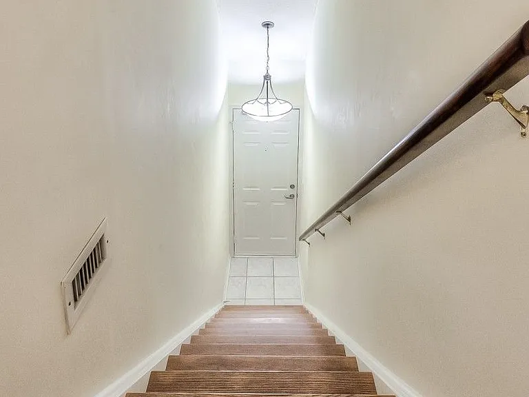 100 Redpath Ave #16 — Photo 20