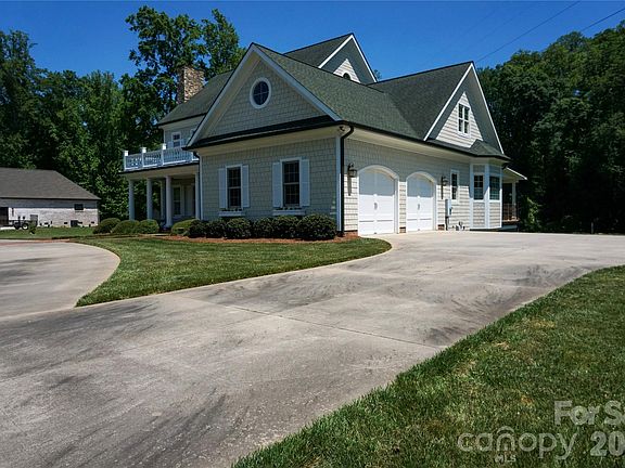4th image of 745 Saint Andrews Rd