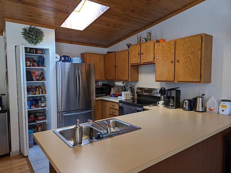 225 S Park St — Photo 12