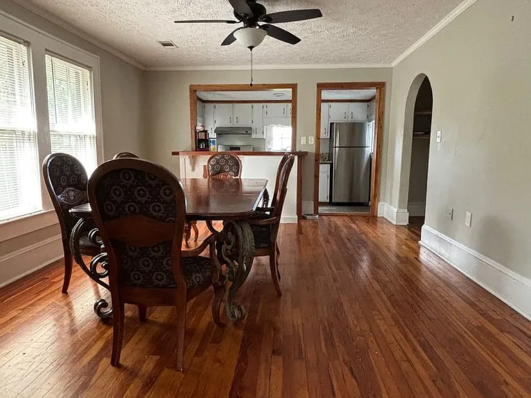 332 Carr St — Photo 3