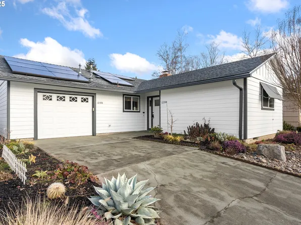 12398 SW King George Dr, King City, OR 97224