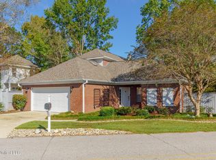 16 W Shore Dr, Hattiesburg, MS 39402