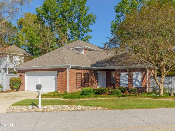 16 W Shore Dr, Hattiesburg, MS 39402