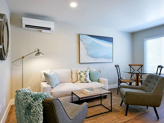 1BR, 1BA - 480 SQ FT