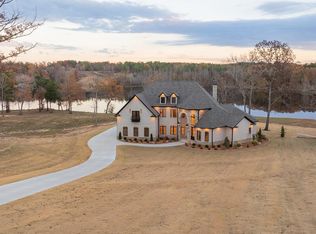 425 Shoreview Ln, Huntingdon, TN 38344