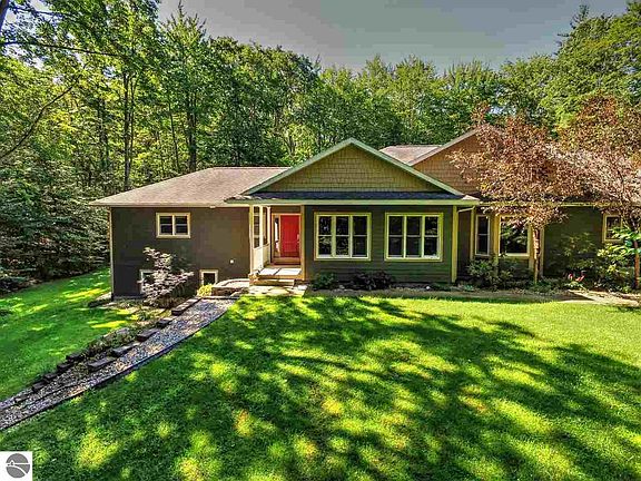 5th image of 830 Woodwind Dr