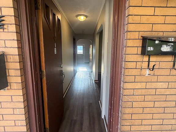 3rd image of 601 Pine St #1