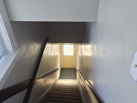 4th image of 822 E River Dr #2