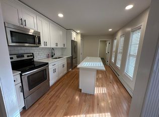 10 Snowbird Ln #1, Levittown, NY 11756