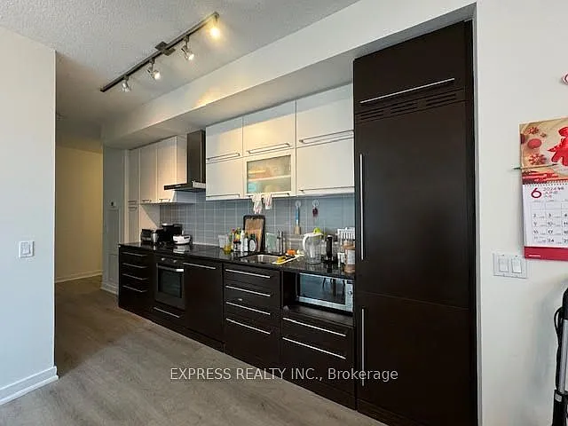 770 Bay St #2 — Photo 3