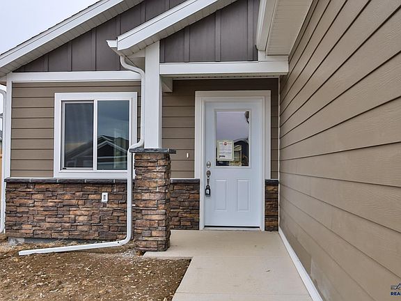 4th image of 440 Nighthawk Dr