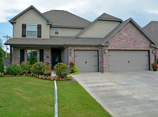 6401 S 41st St, Rogers, AR 72758