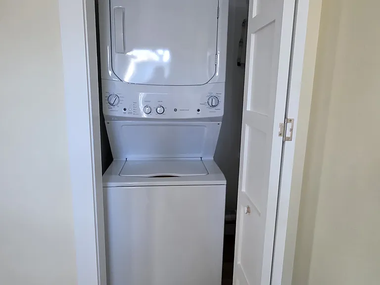 Washer/Dryer in unit