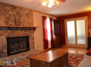 8 Town & Country Dr, Cartersville, GA 30120