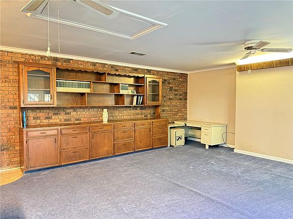 4th image of 242 Vick Rd