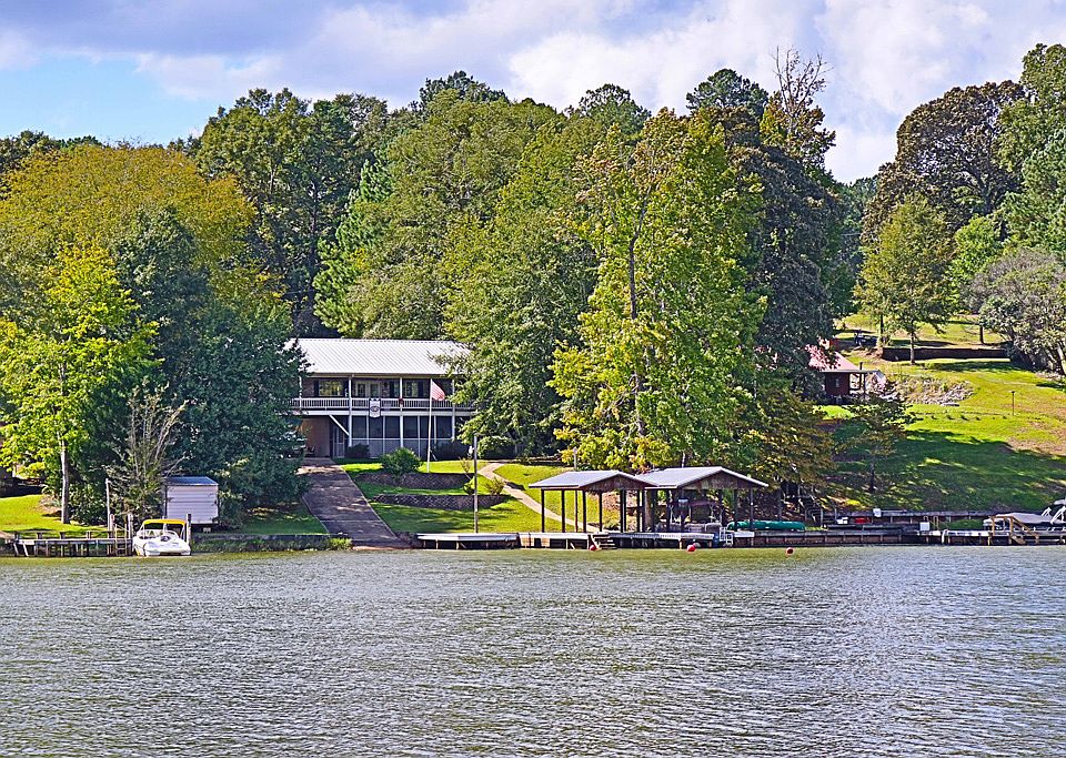 Welcome to 69 Lake Ridge Dr!