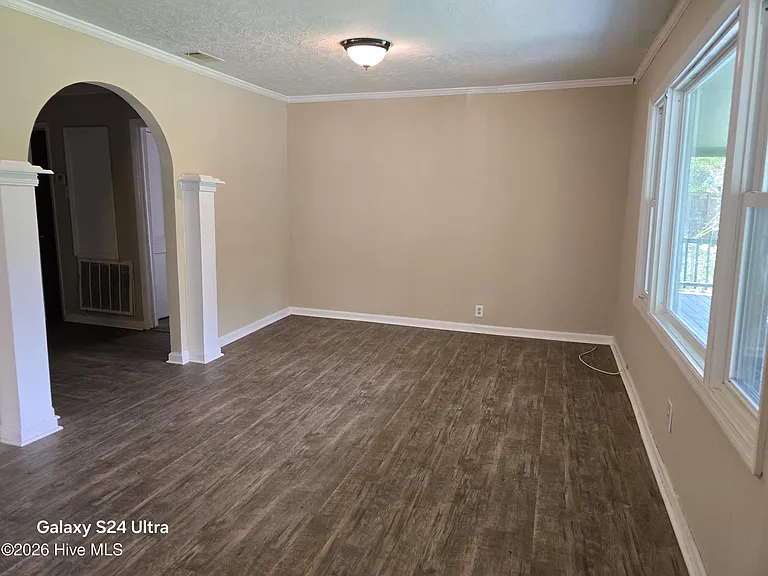 2511 Rhodes Dr — Photo 2