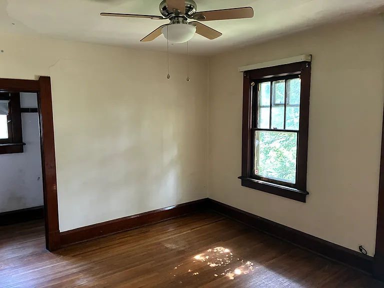 744 Nicholas St — Photo 8