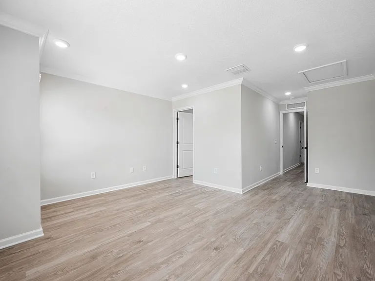 2628 Kohn Rd — Photo 16