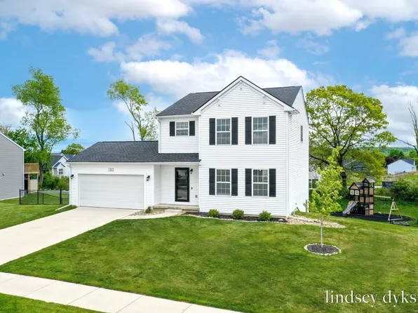 454 Oak View Dr, Middleville, MI 49333