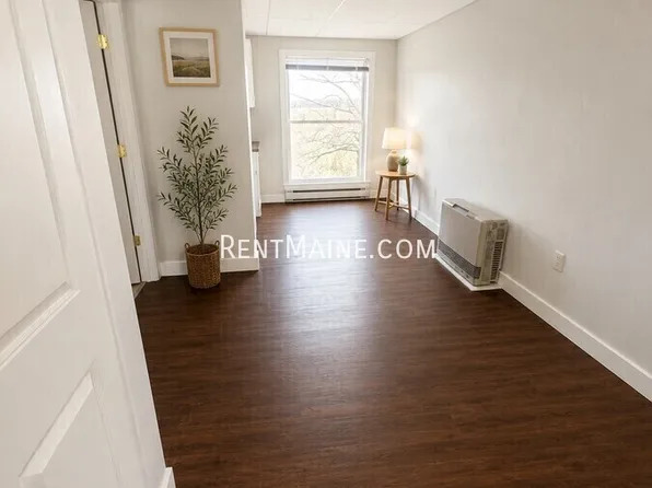 1190 Augusta Rd APT 5, Belgrade, ME 04917