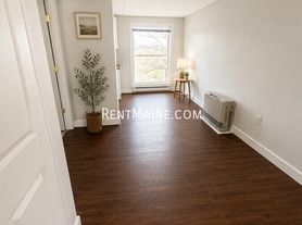 1190 Augusta Rd, Belgrade, ME