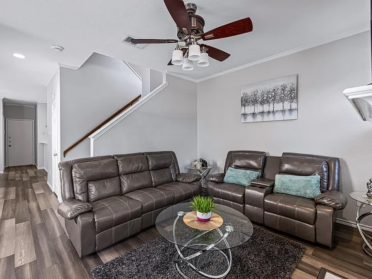 6011 Barrington Ct — Photo 4