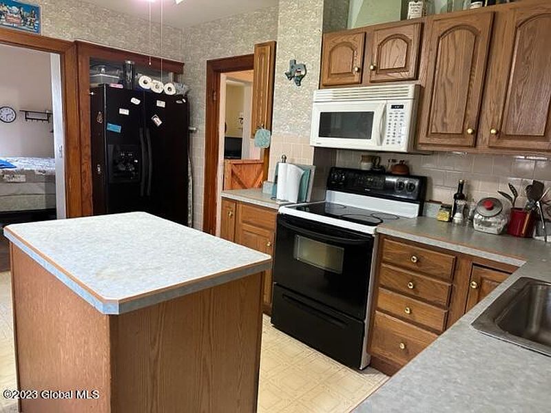 5th image of 8 N Clement Avenue